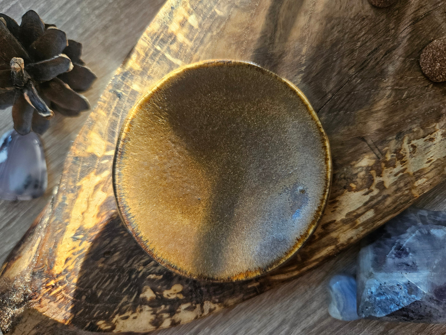 Podstawki ceramiczne do kadzideł z polskiej pracowni