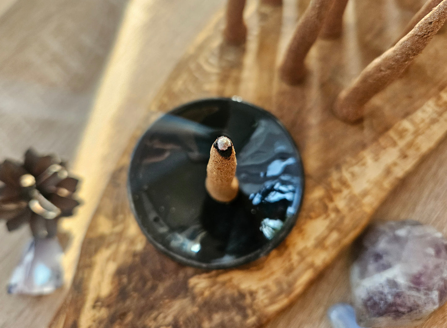 Podstawki ceramiczne do kadzideł z polskiej pracowni