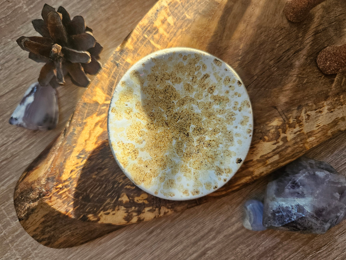 Podstawki ceramiczne do kadzideł z polskiej pracowni