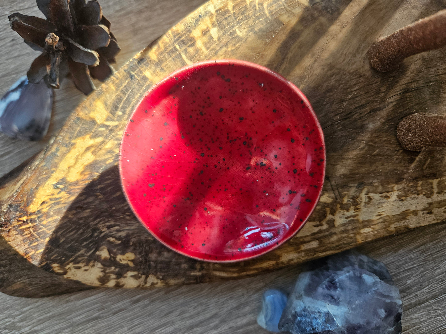 Podstawki ceramiczne do kadzideł z polskiej pracowni