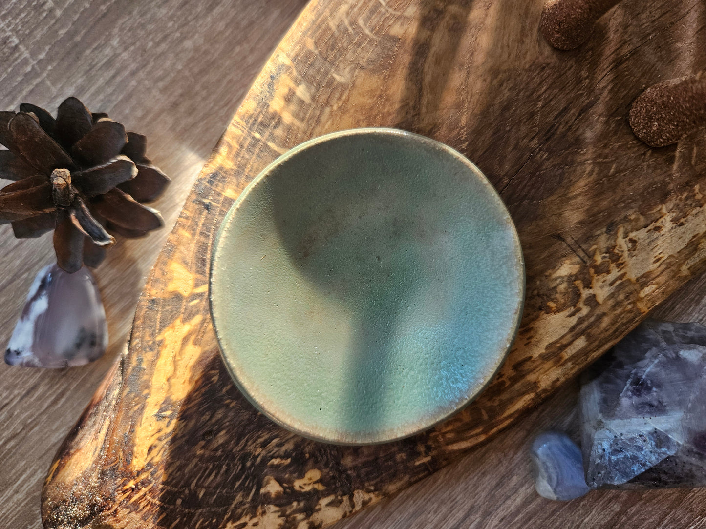 Podstawki ceramiczne do kadzideł z polskiej pracowni