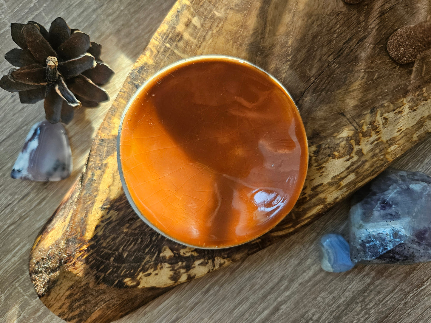 Podstawki ceramiczne do kadzideł z polskiej pracowni